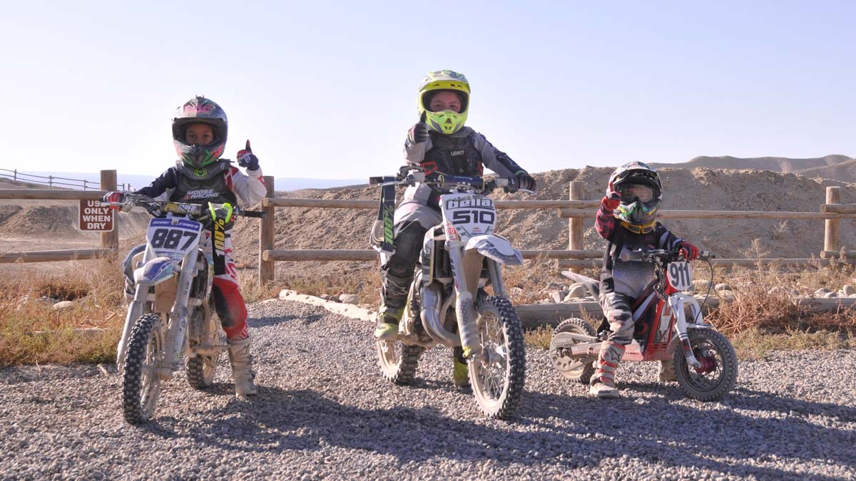 Picture of three young dirtbiking kids training at Peach Valley.